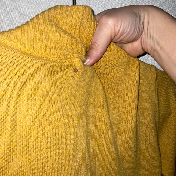 Staring at stars yellow cardigan with pockets SMALL. SWEATER w pockets - Picture 8 of 12